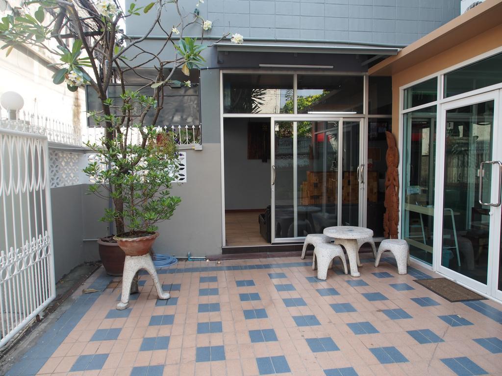 Sriyanar Place Bangkok Buitenkant foto